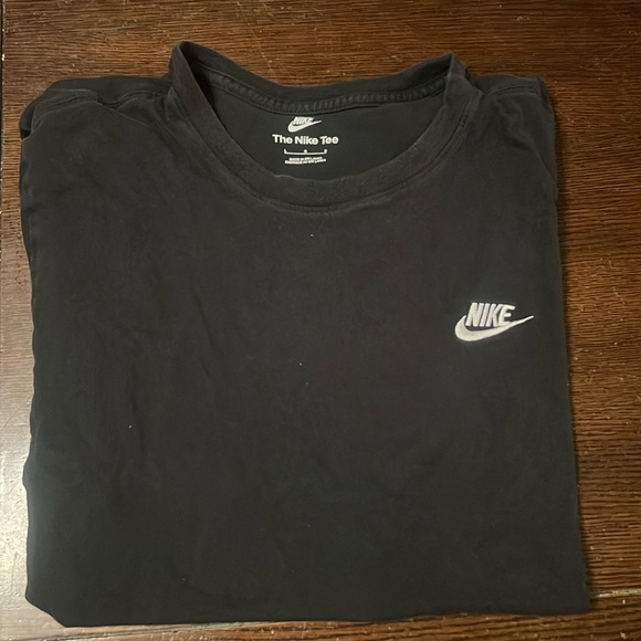 Nike black tee - Picture 1 of 4